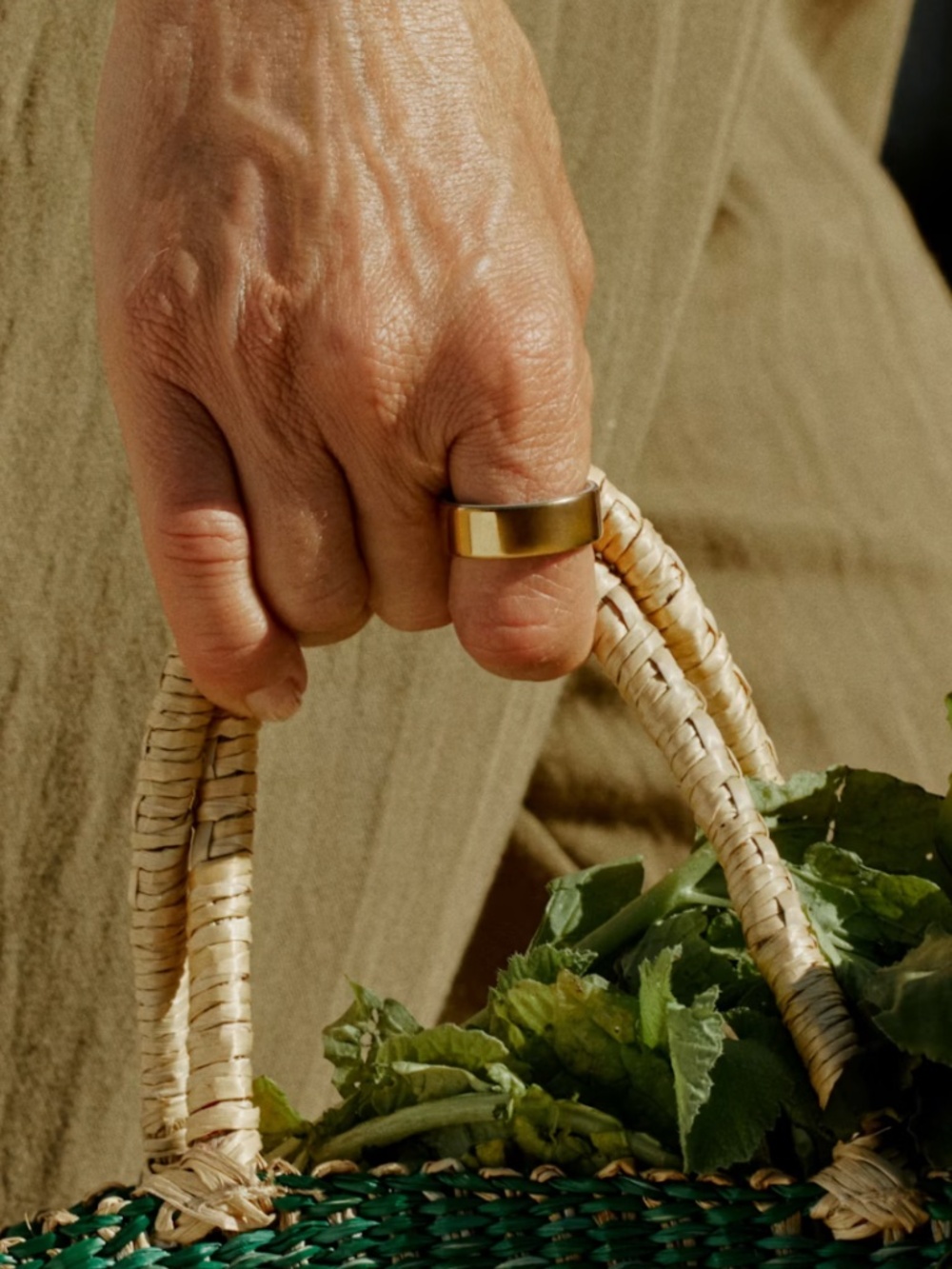 Oura Ring Generation 4 (Gold, Size 6)